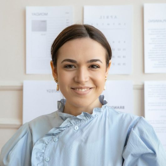 About-2-Business-Consultant.jpg Consultant